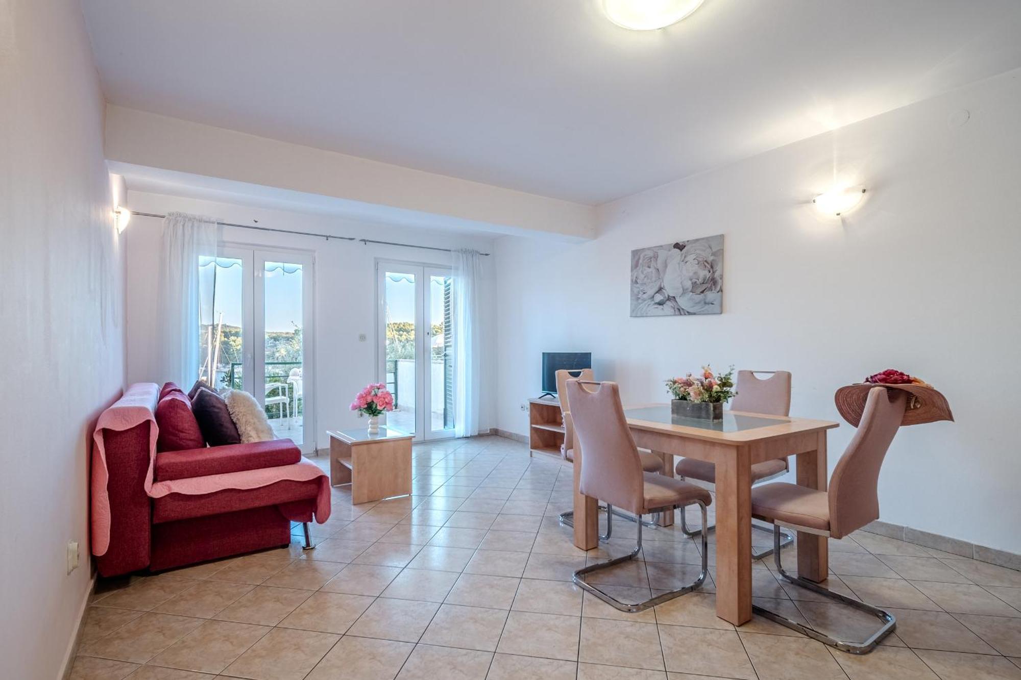 Apartment Milna - With Swimming Pool & Amazing Seaviews, Above Bijaka Beach Exterior photo