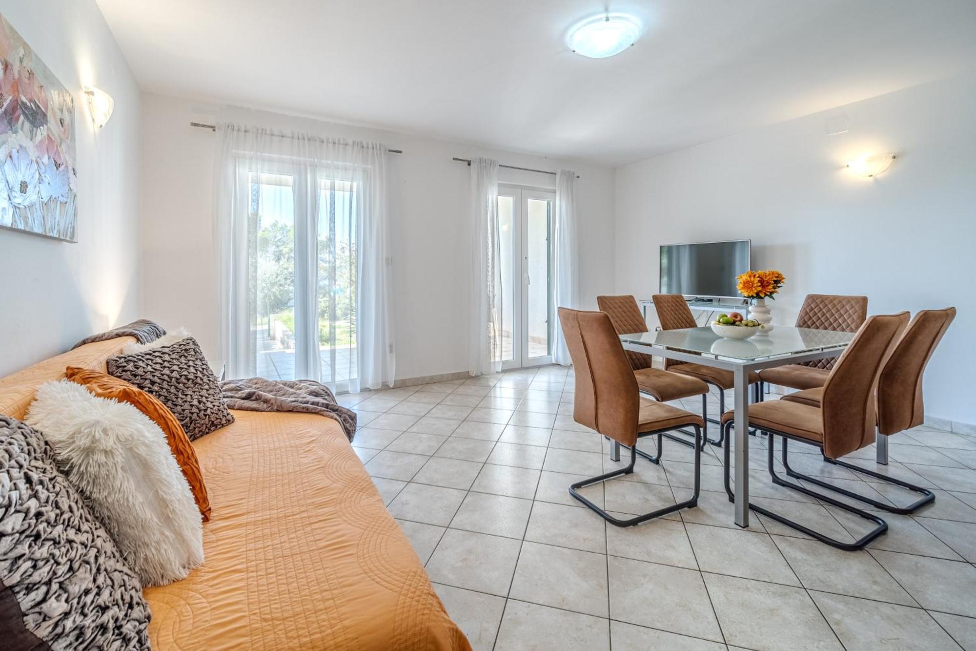 Apartment Milna - With Swimming Pool & Amazing Seaviews, Above Bijaka Beach Exterior photo
