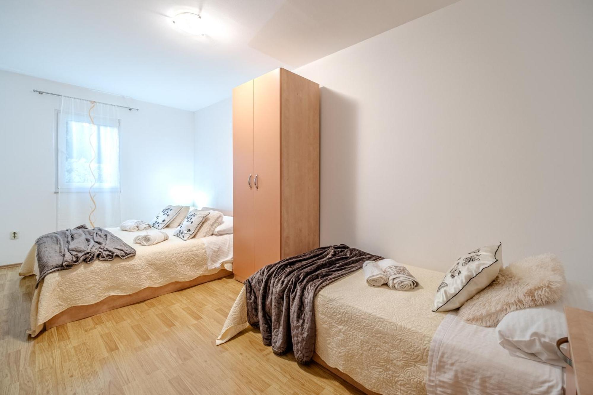 Apartment Milna - With Swimming Pool & Amazing Seaviews, Above Bijaka Beach Exterior photo