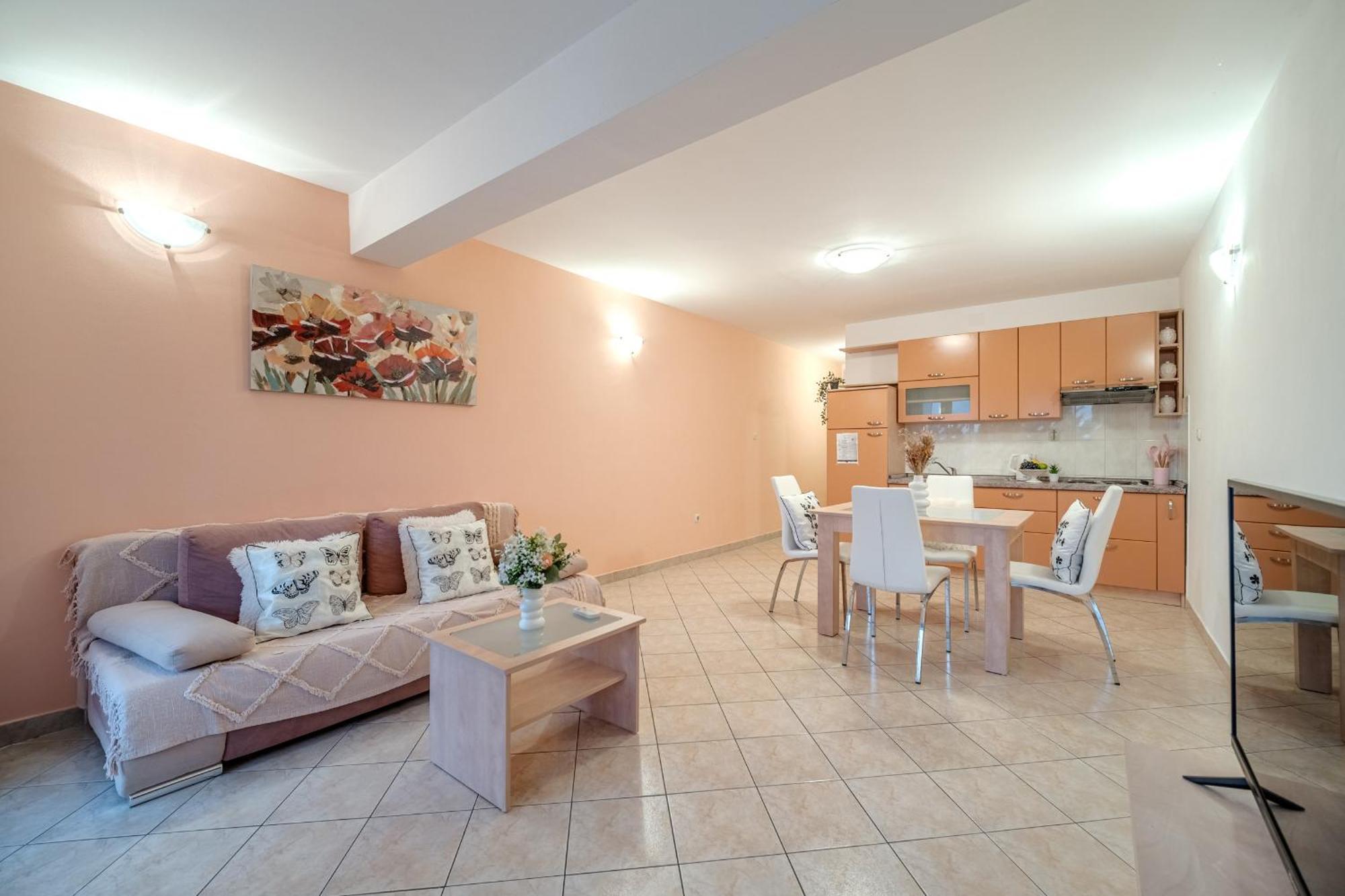 Apartment Milna - With Swimming Pool & Amazing Seaviews, Above Bijaka Beach Exterior photo