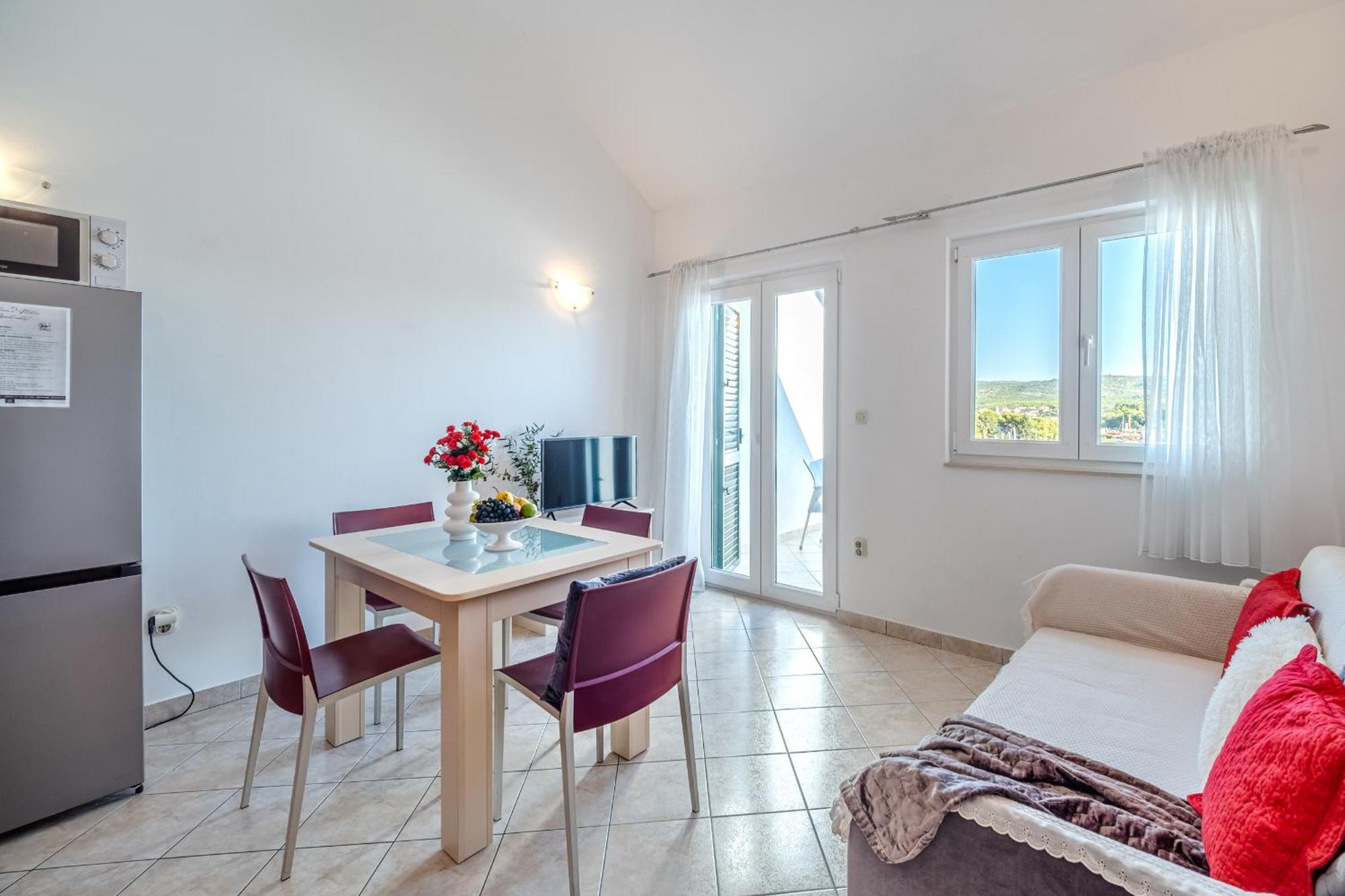 Apartment Milna - With Swimming Pool & Amazing Seaviews, Above Bijaka Beach Exterior photo
