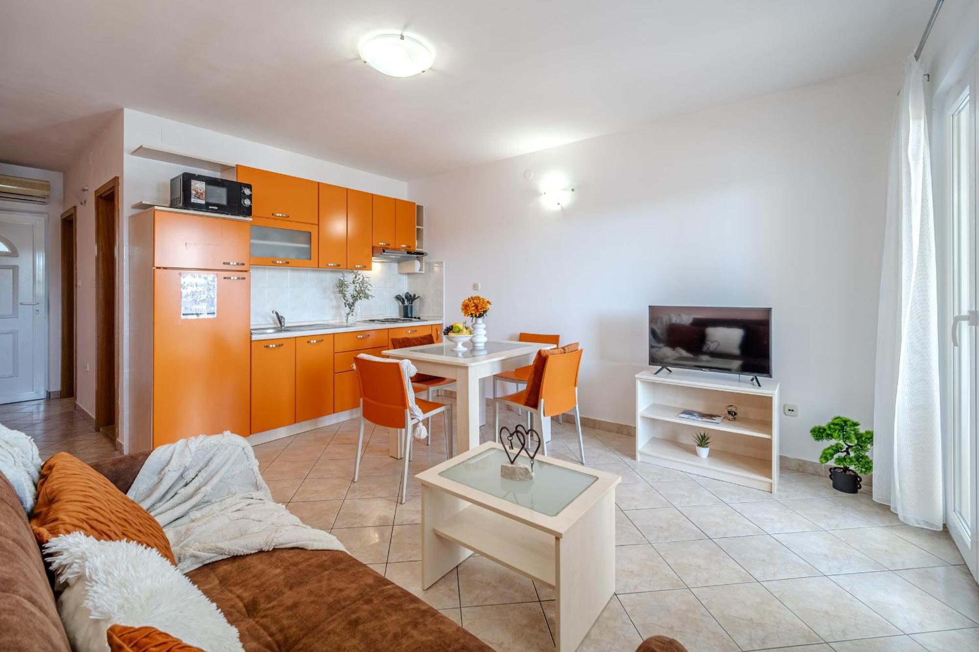 Apartment Milna - With Swimming Pool & Amazing Seaviews, Above Bijaka Beach Exterior photo