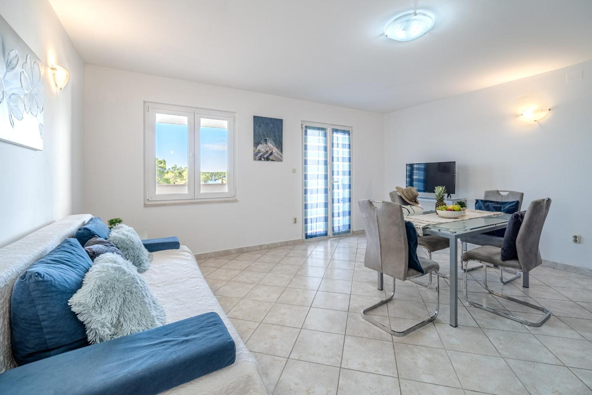 Apartment Milna - With Swimming Pool & Amazing Seaviews, Above Bijaka Beach Exterior photo
