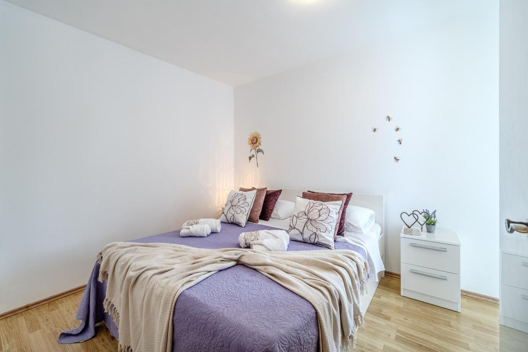 Apartment Milna - With Swimming Pool & Amazing Seaviews, Above Bijaka Beach Exterior photo