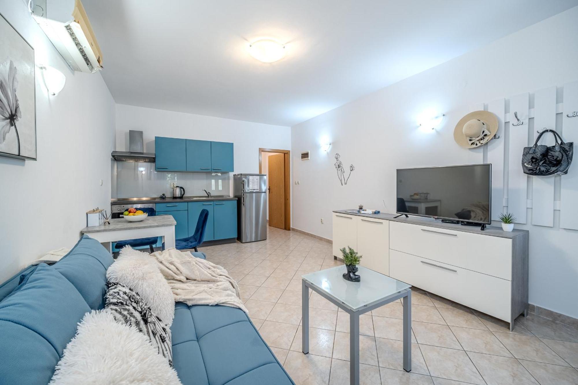 Apartment Milna - With Swimming Pool & Amazing Seaviews, Above Bijaka Beach Exterior photo